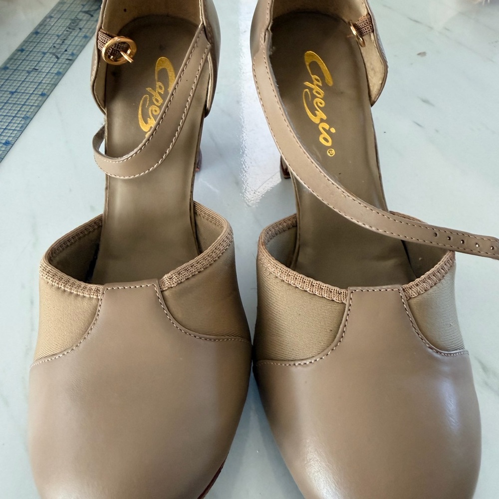 Capezio Women's Beige Heels